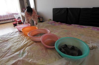 辰溪楼上漏水，住户失联，小区没物管，业主维权难！律师来支招……
